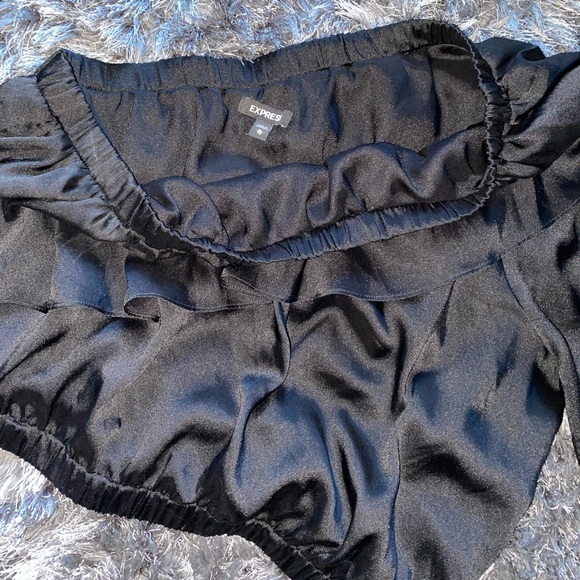 Express One Shoulder Ruffle crop - Picture 4 of 5